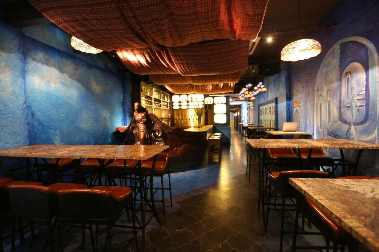 Aquarizon Boutique Hostel & City Bar Хошимин Экстерьер фото